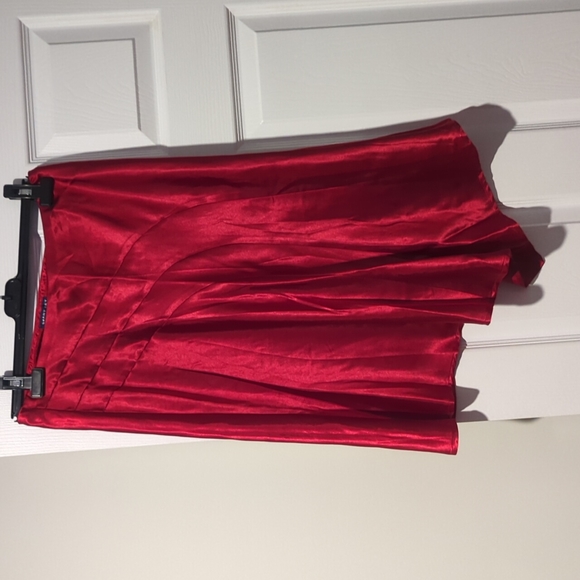 Smart Set size medium red satin skirt - Picture 1 of 6